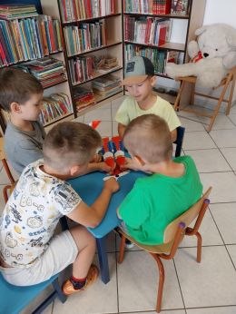 „Zabierz bajkę na wakacje”- zajęcia biblioteczne w Filii nr 2 