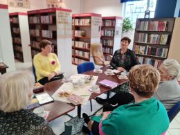 O poezji Marii Pawlikowskiej – Jasnorzewskiej – spotkanie Dyskusyjnego Klubu Książki „Pod Różą” w Filii nr 2