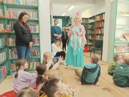 „Biblioteka pełna magii” – wizyta przedszkolaków z Przedszkola „Casper”